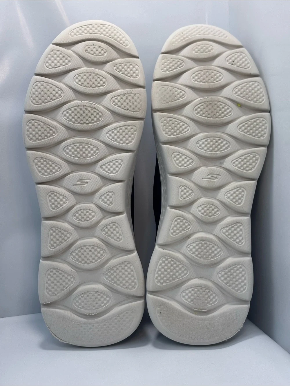 Skechers go walk